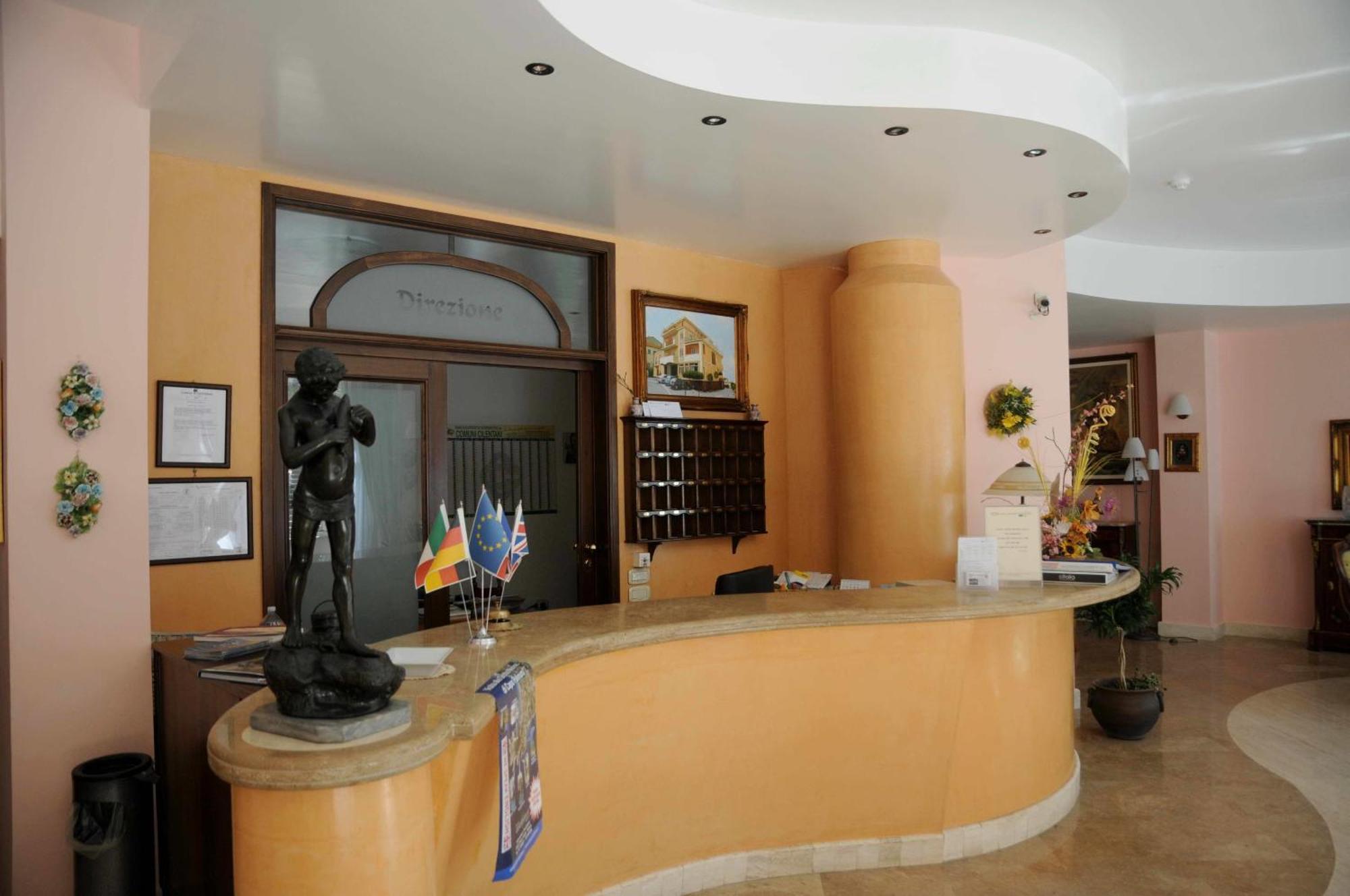 New Hotel Sonia Санта Мария ди Кастелабате Екстериор снимка
